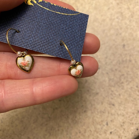 💕💕Handmade dainty vintage heart gold hoops - Picture 6 of 7